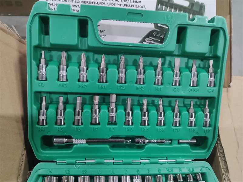 Coffret de douilles et cliquet 53 pièces, vue de détail des embouts