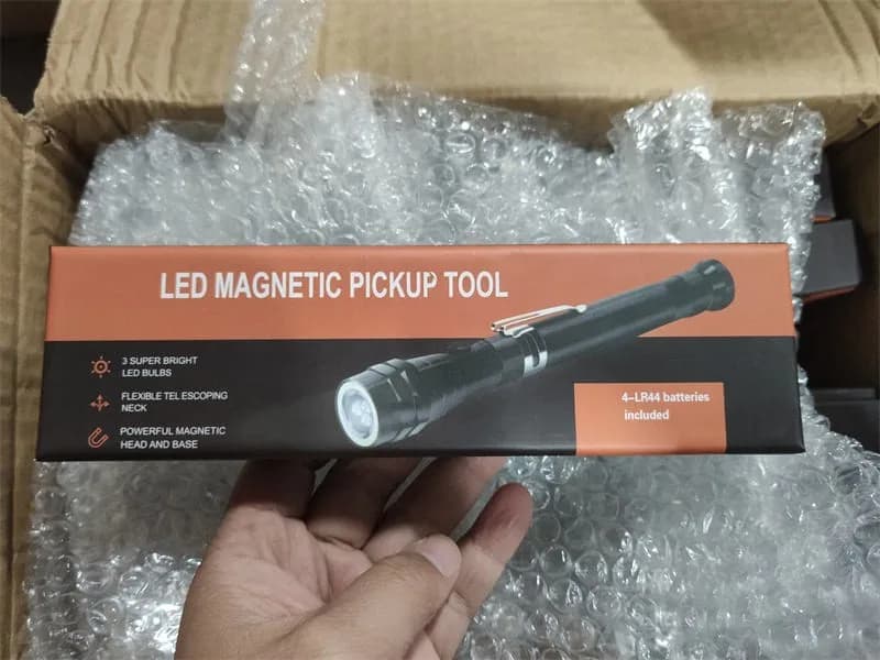 Lampe torche magnétique télescopique LED avec ramasse-pièces
